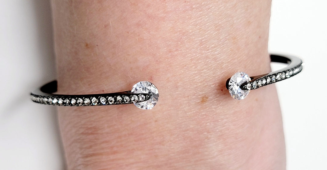 【シンプル】Givenchy☆Crystal Pave ブレスレット Givenchy】ジバンシィ Crystal Pave Bangle Bracelet (GIVENCHY