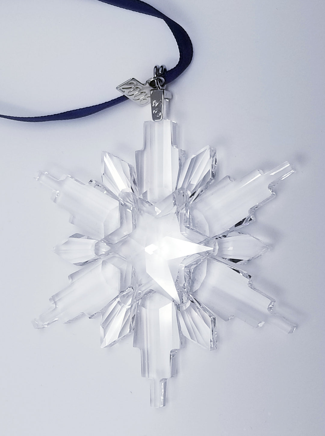 Swarovski shops Annual Crystal Snowflake Christmas Ornament Sparkly Prism Effect 2006