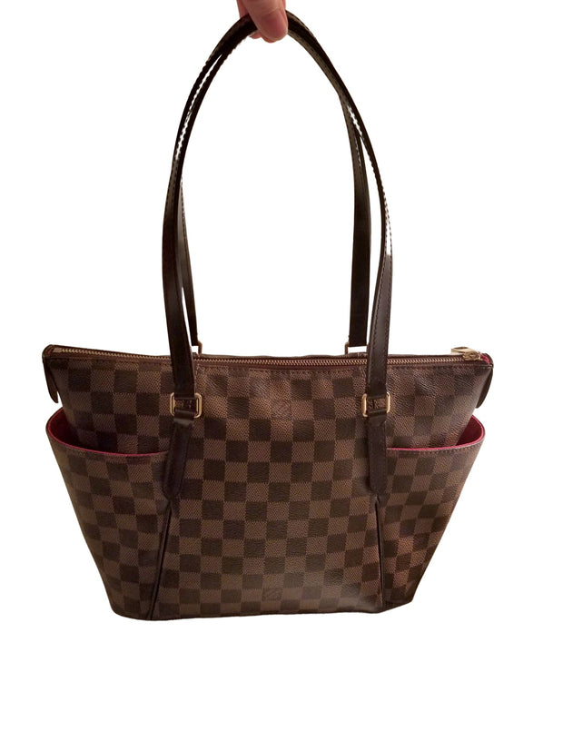 What's in my bag? - Louis Vuitton Totally PM 